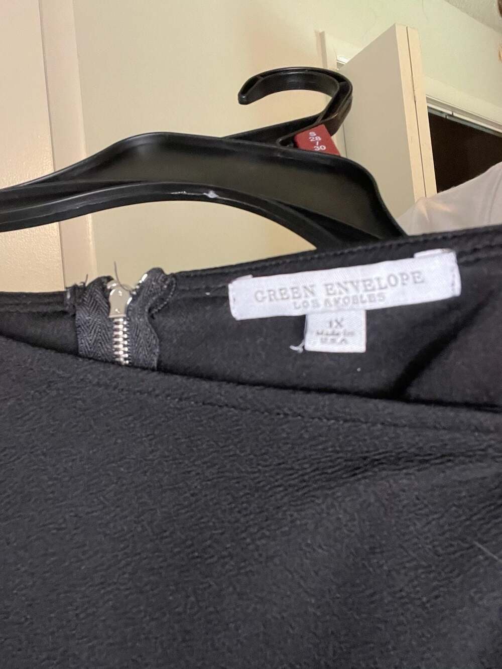 Green Envelope Los Angeles Black Bell Sleeve Boatneck Top